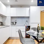 Pluxa Satin Stylish***** 1 Bedroom Apartment
